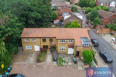 3 bedroom terraced house for sale, Portland Road, London, N15