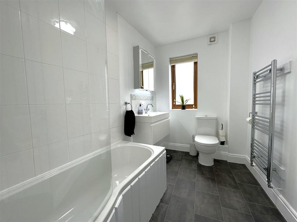 Stylish Modern Bathroom 453