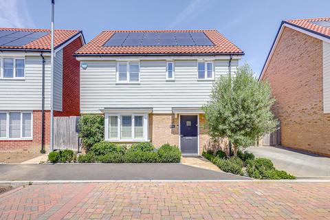 3 bedroom detached house for sale, Alice Gardens, Rochford, SS4