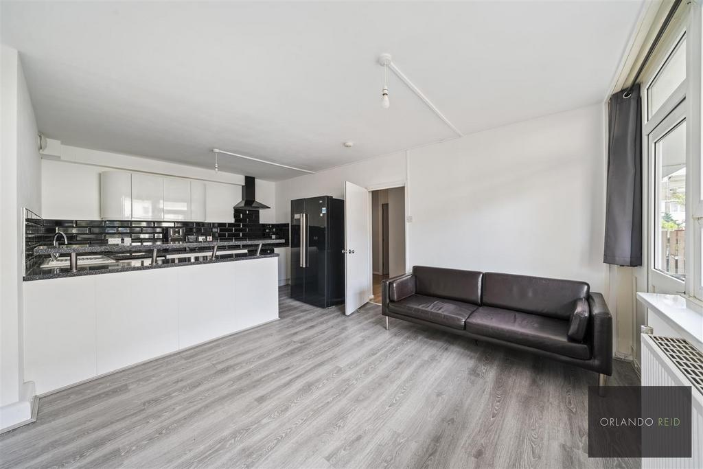 Flat 23, Palm Court SE15 6 PB-7.jpg