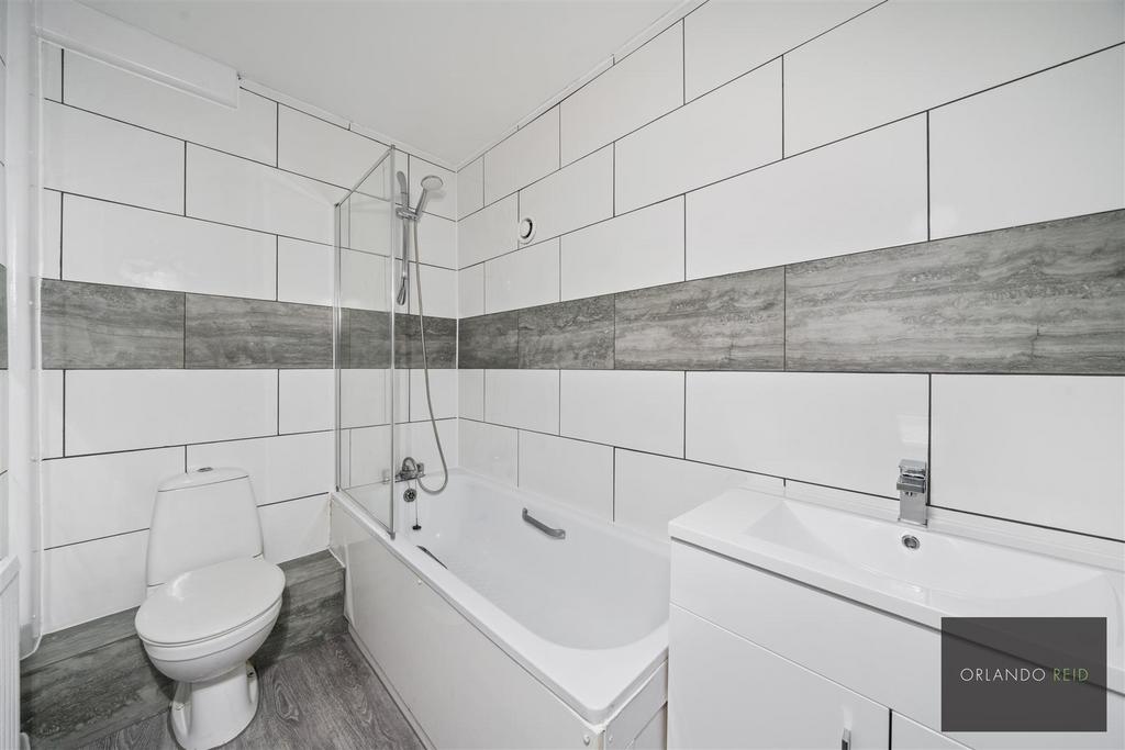 Flat 23, Palm Court SE15 6 PB-3.jpg