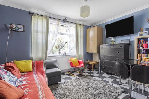 2 bedroom apartment for sale, Cole Park Gardens, Twickenham, TW1