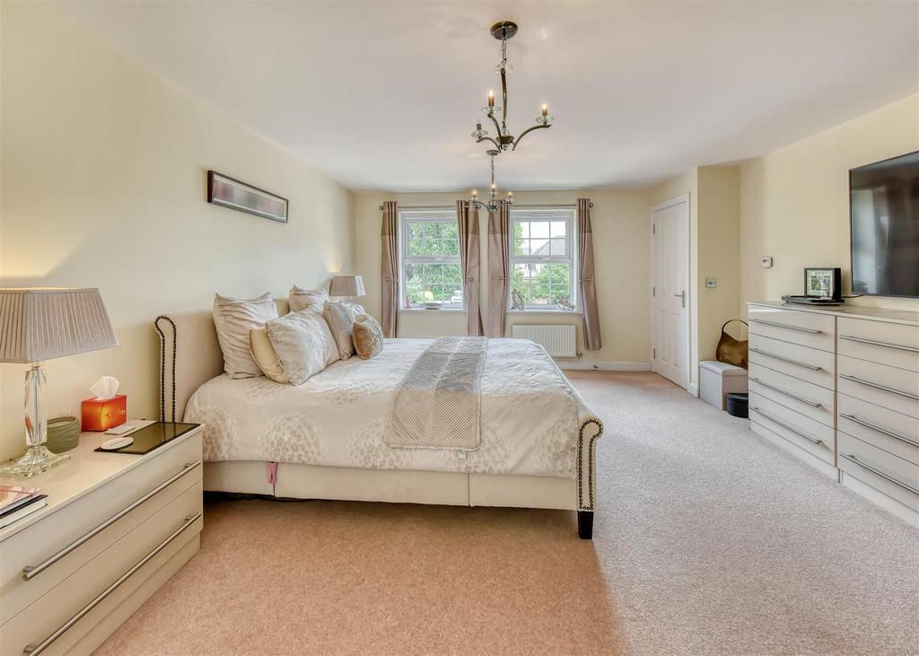 4 Great Hall Grove-bed1b.jpg