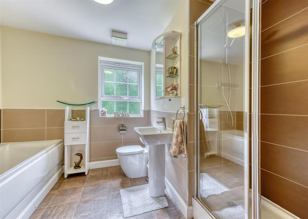 4 Great Hall Grove-bathroom1.jpg