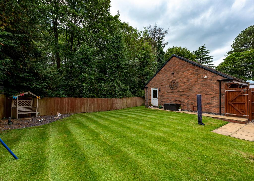 4 Great Hall Grove-garden1.jpg