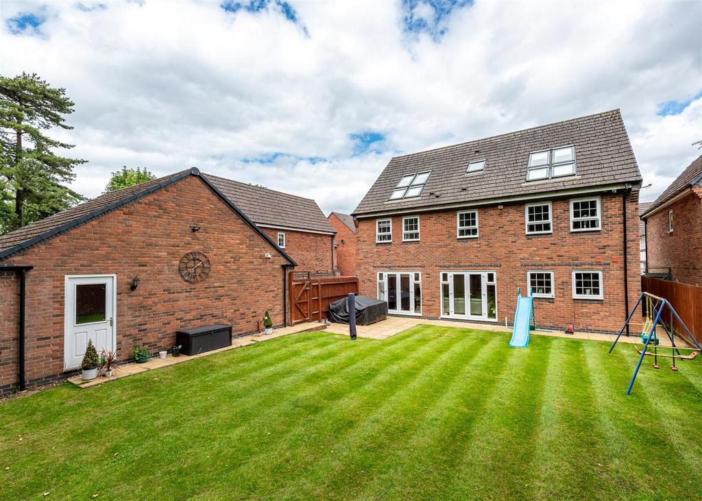 4 Great Hall Grove-rear.jpg