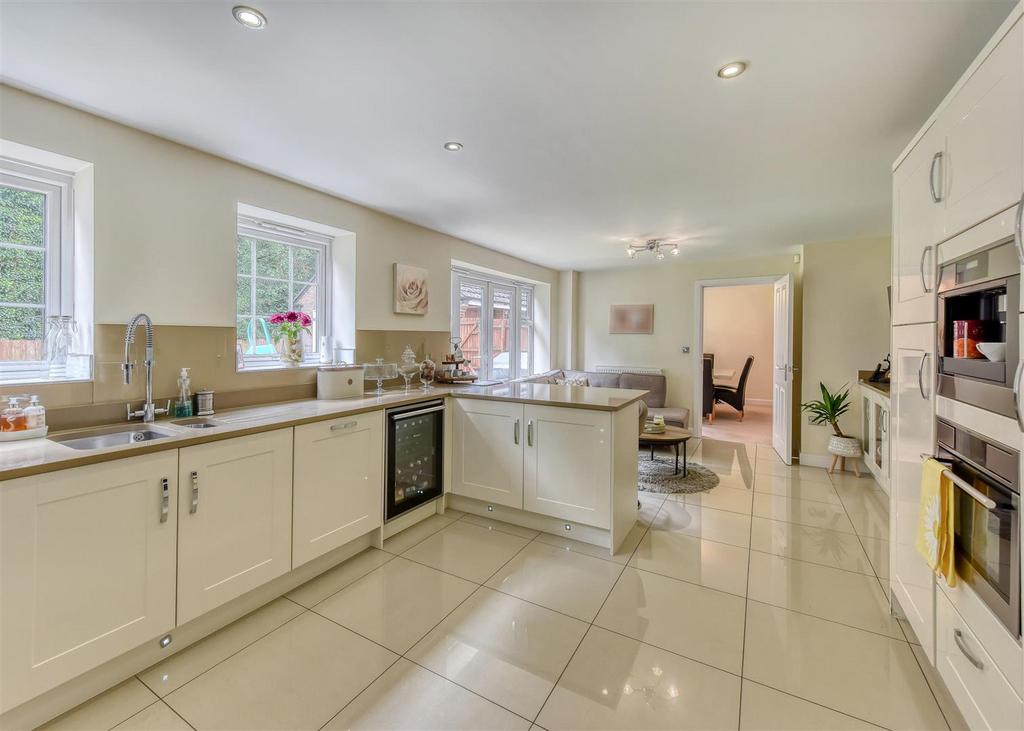 4 Great Hall Grove-kitchen3.jpg