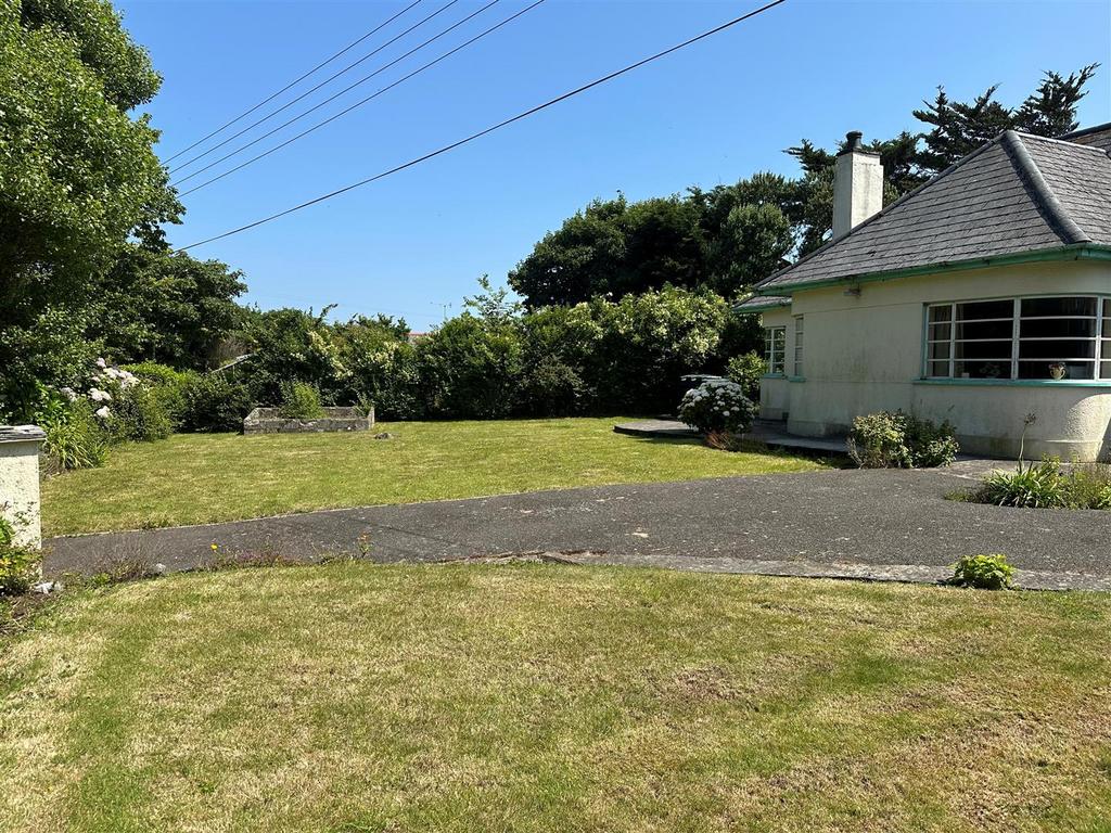 Front Garden.jpg