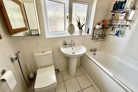 8 Filby Road, Chessington, KT9 2AG