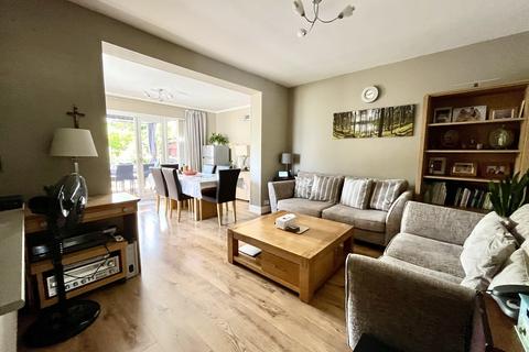 8 Filby Road, Chessington, KT9 2AG