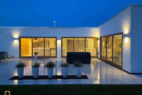3 bedroom detached house for sale, Clifton Drive, Lytham, FY8