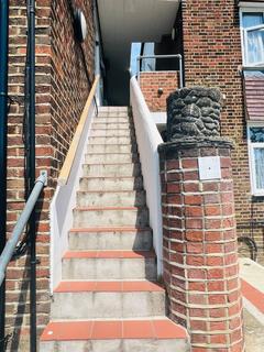 2 bedroom maisonette for sale, Highfield Avenue, London NW9