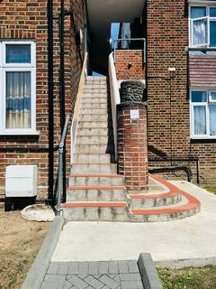 2 bedroom maisonette for sale, Highfield Avenue, London NW9