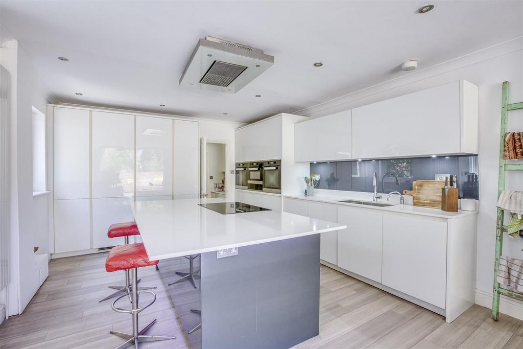 51 London Road, HP11 1 BN-10.jpg