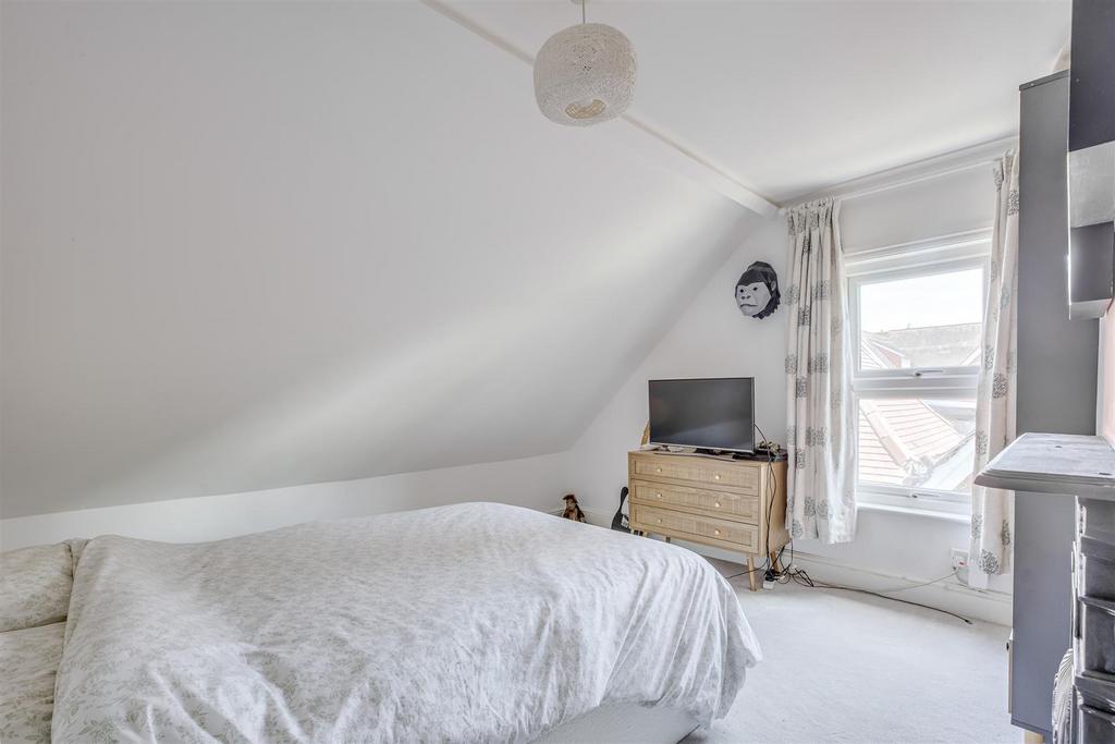 51 London Road, HP11 1 BN-2.jpg