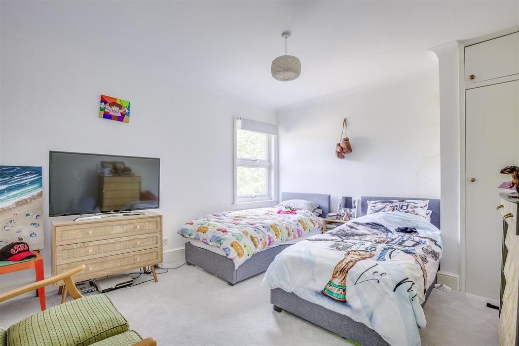 51 London Road, HP11 1 BN-6.jpg