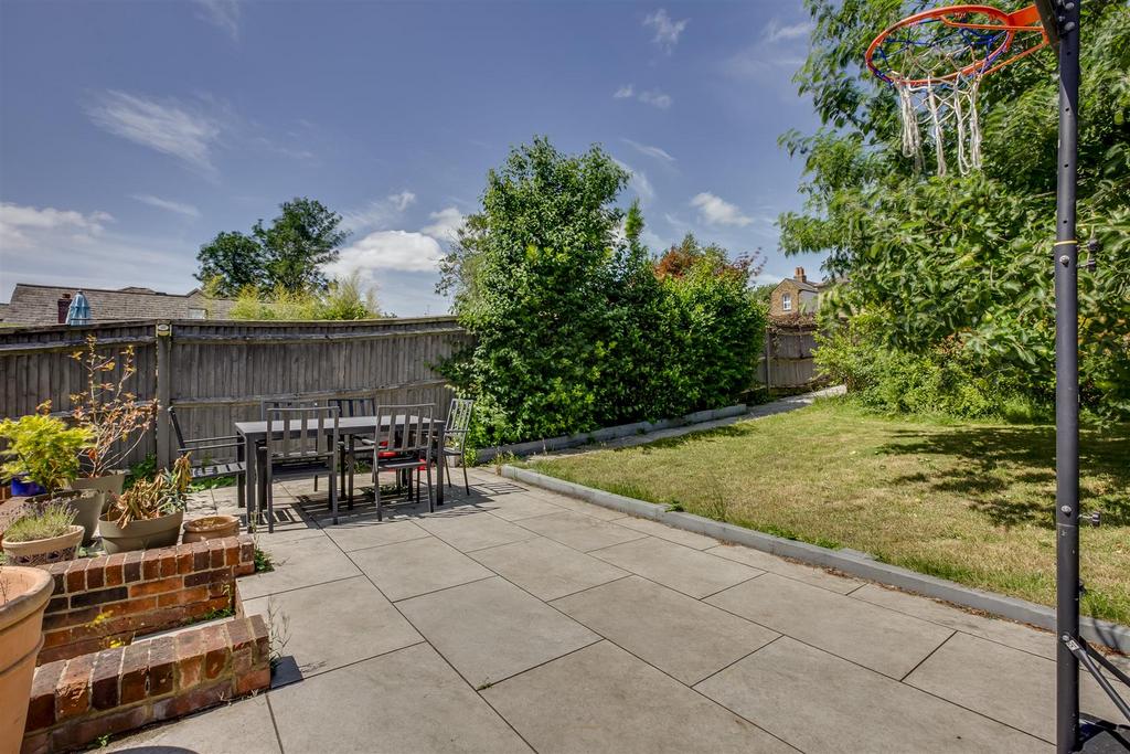 51 London Road, HP11 1 BN-16.jpg