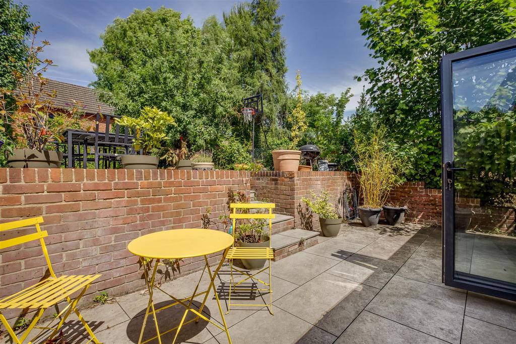 51 London Road, HP11 1 BN-15.jpg