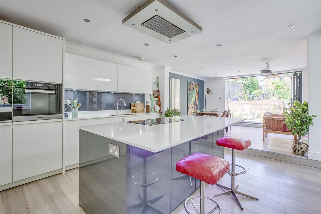 51 London Road, HP11 1 BN-9.jpg