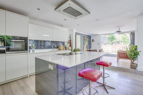 5 bedroom semi-detached house for sale, London Road, High Wycombe HP11