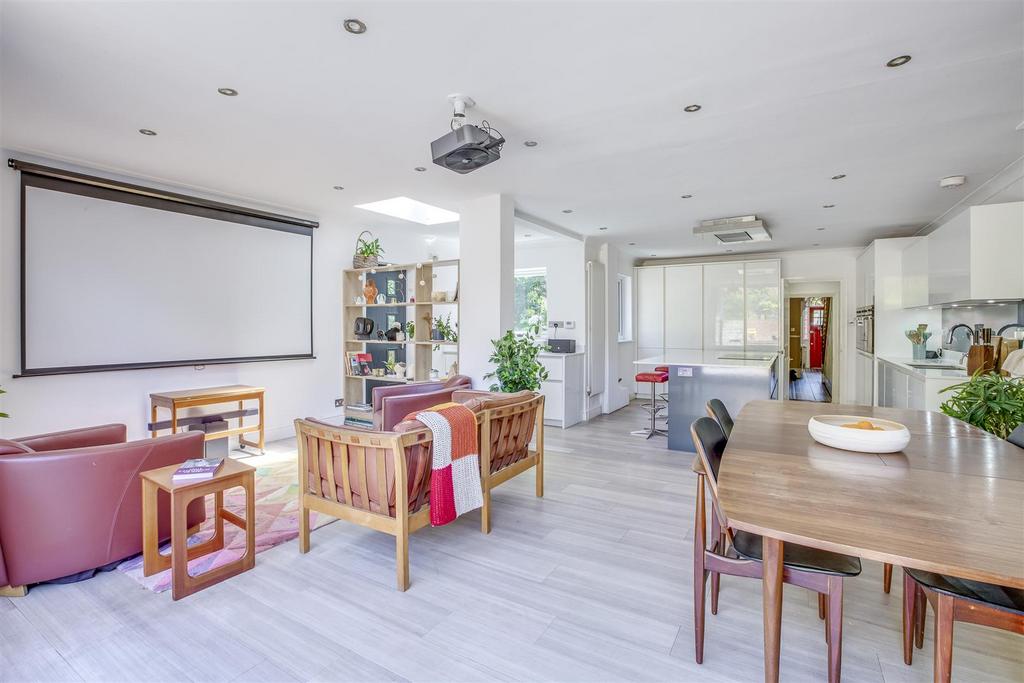 51 London Road, HP11 1 BN-14.jpg