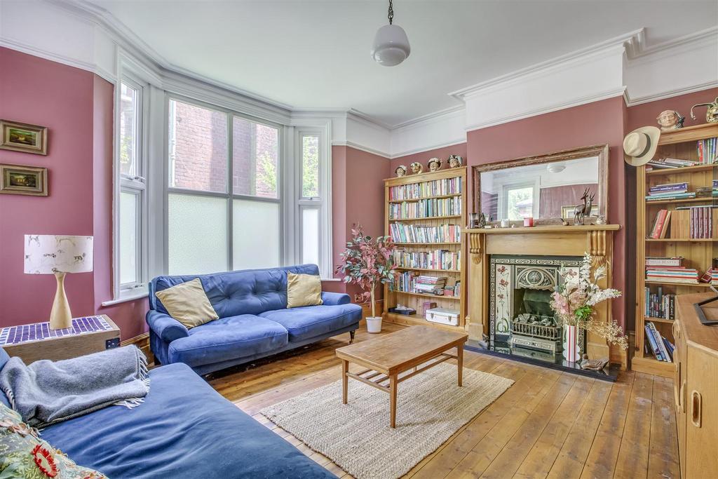 51 London Road, HP11 1 BN-7.jpg