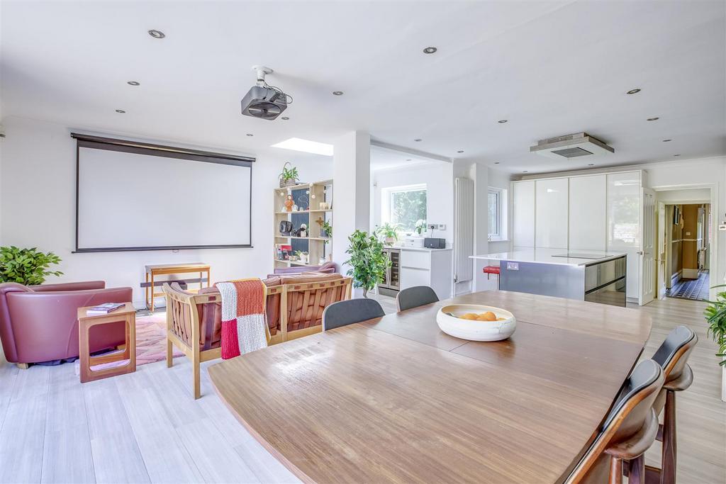 51 London Road, HP11 1 BN-13.jpg