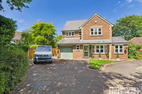 4 bedroom detached house for sale, Burntwood Close, Billericay