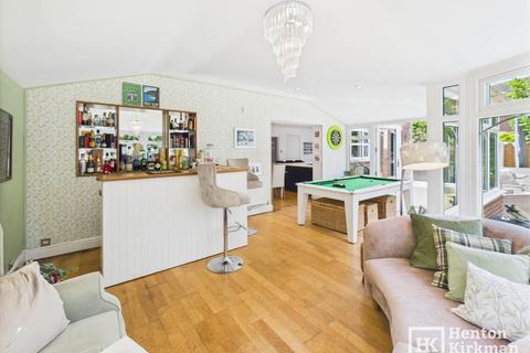 4 bedroom detached house for sale, Burntwood Close, Billericay