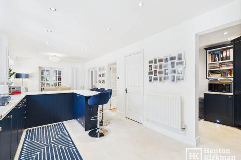 4 bedroom detached house for sale, Burntwood Close, Billericay