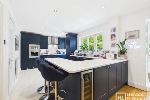 4 bedroom detached house for sale, Burntwood Close, Billericay