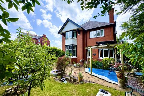 4 bedroom detached house for sale, Dentons Green Lane, Dentons Green