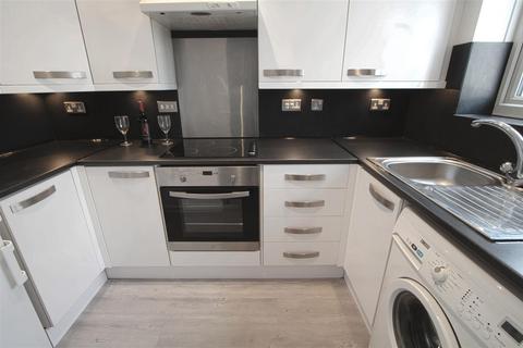 2 bedroom terraced house for sale, Robinia Close, Steeple View SS15