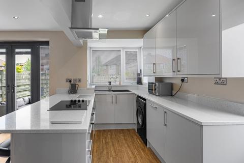 32 Brooklands, York, YO10 3NU