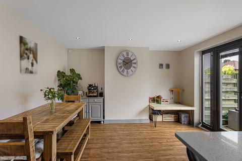 32 Brooklands, York, YO10 3NU