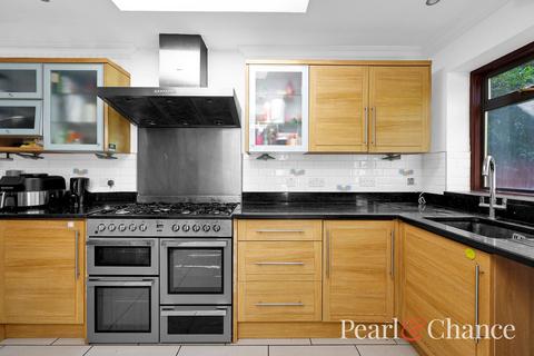 4 bedroom semi-detached house to rent, The Vale, London, NW11