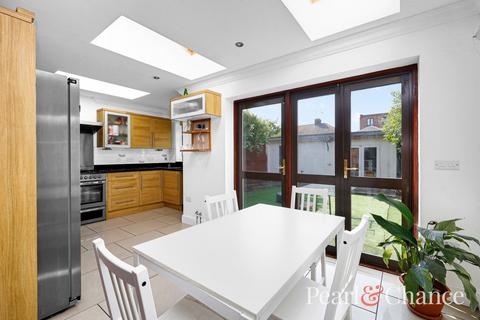 4 bedroom semi-detached house to rent, The Vale, London, NW11