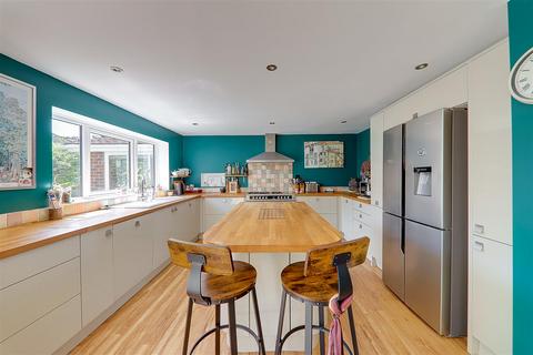 5 bedroom detached house for sale, Greyfriars Close, Worthing BN13