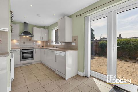 2 bedroom ground floor flat for sale, The Blades, Market Deeping, PE6