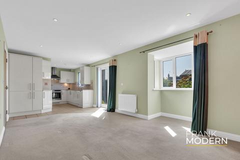 2 bedroom ground floor flat for sale, The Blades, Market Deeping, PE6