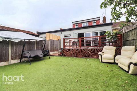 4 bedroom terraced house to rent, Basildon Avenue, ILFORD