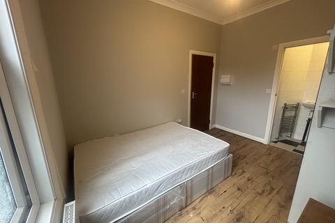 1 bedroom bedsit to rent, Lincoln Road, Enfield EN3