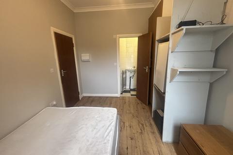 1 bedroom bedsit to rent, Lincoln Road, Enfield EN3