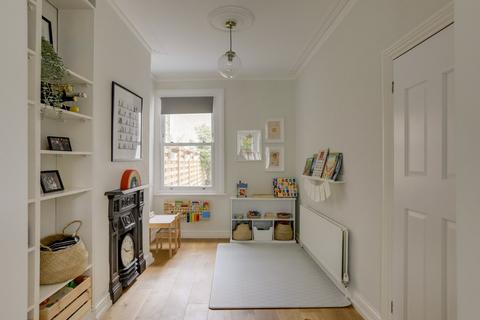 2 Aislibie Road, London, SE12 8QQ