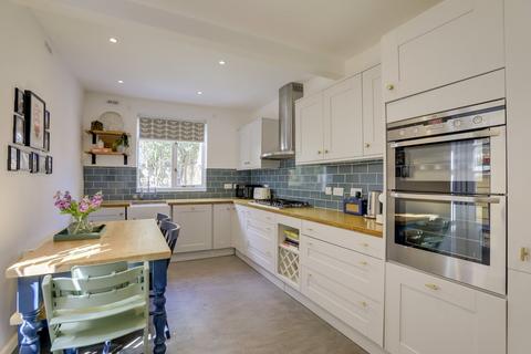 2 Aislibie Road, London, SE12 8QQ