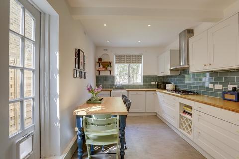 2 Aislibie Road, London, SE12 8QQ