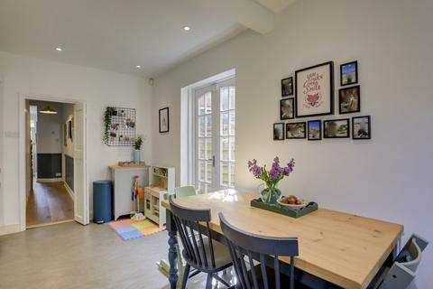 2 Aislibie Road, London, SE12 8QQ