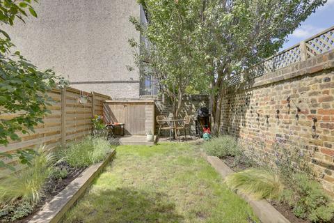 2 Aislibie Road, London, SE12 8QQ
