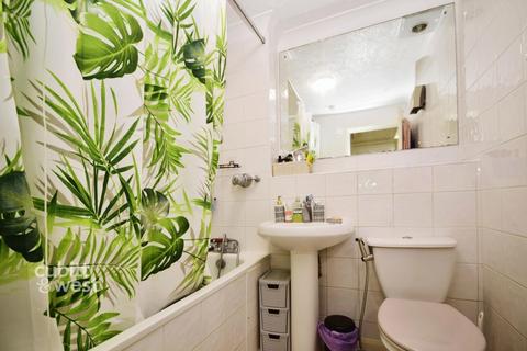 1 bedroom ground floor flat to rent, Warham Road South Croydon CR2