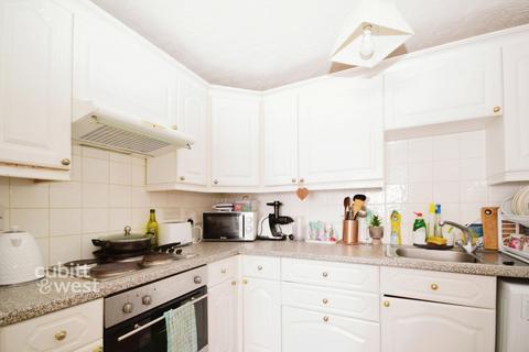 1 bedroom ground floor flat to rent, Warham Road South Croydon CR2